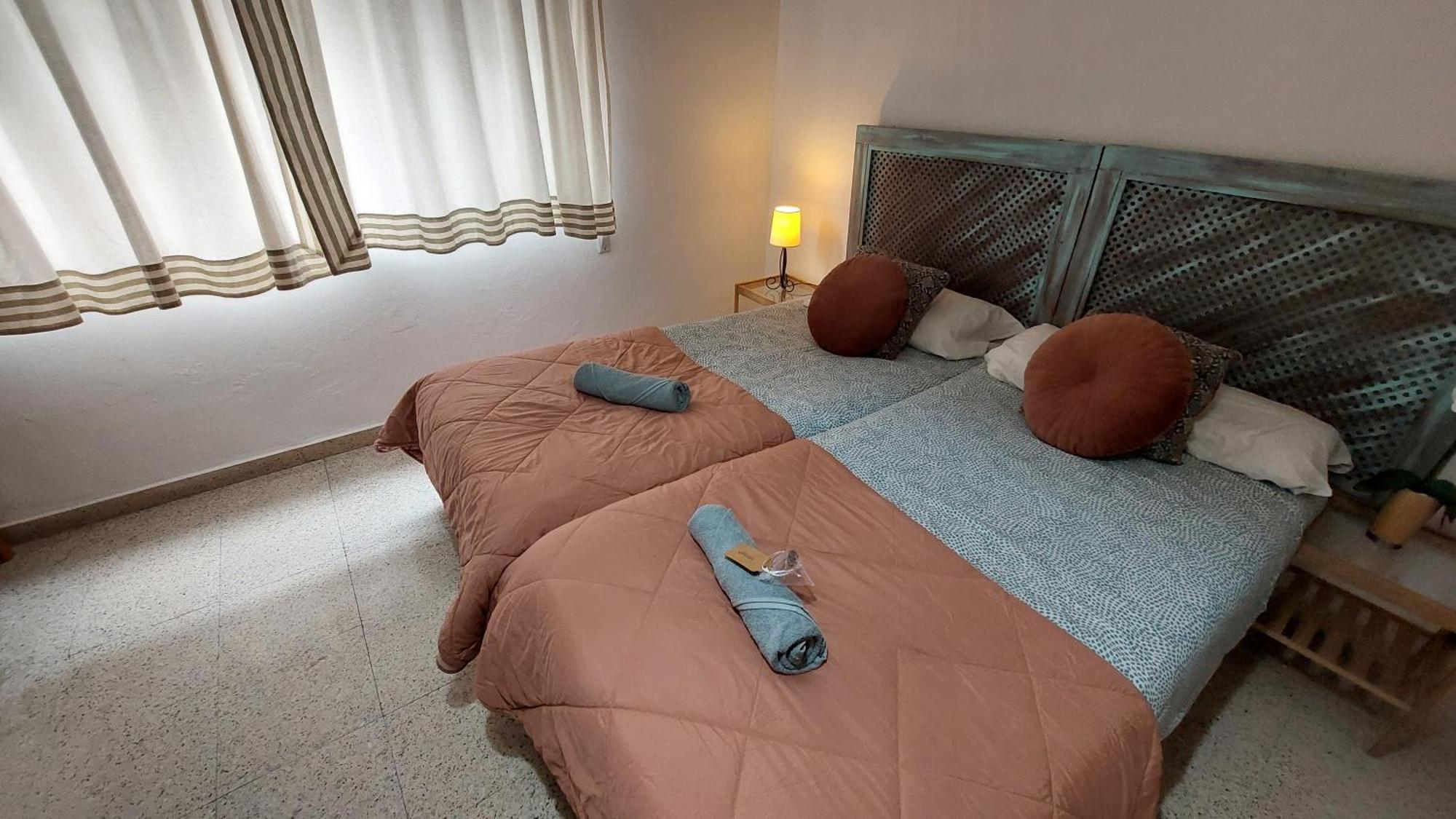 Centrico Piso Con Aparcamiento Gratuito Apartment Granada Luaran gambar